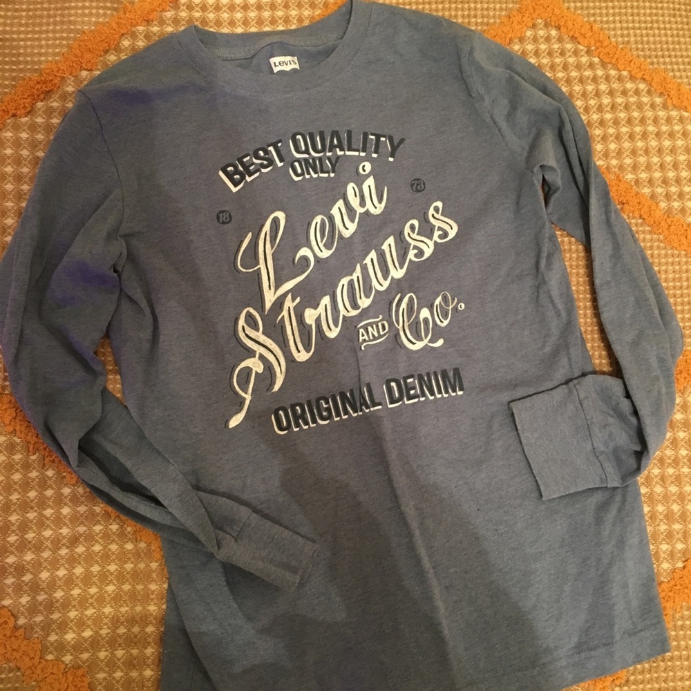 Levi’s Graphic Tee